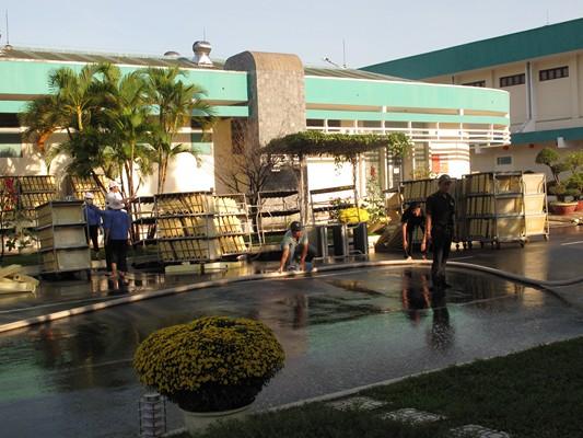 Dọn dẹp vệ sinh nhà xưởng để đón Tết là nét đẹp truyền thống (photo: Đức Thảo)
