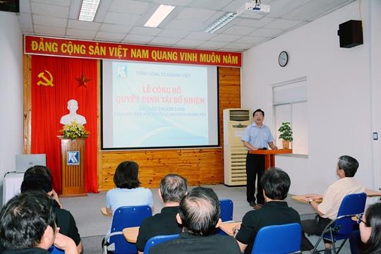 Ông Mạc Hoài Nam - Phó  P. Hành chính Nhân sự TCT công bố QĐ bổ nhiệm lại